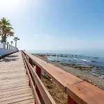 Appartamento Beachfront Sea View In Cozy 1br With Pool And Garage Sitio de Calahonda