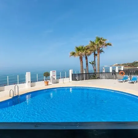 Beachfront Sea View In Cozy 1br With Pool And Garage