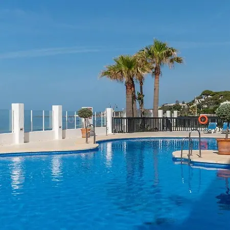 Apartment Beachfront Sea View In Cozy 1br With Pool And Garage