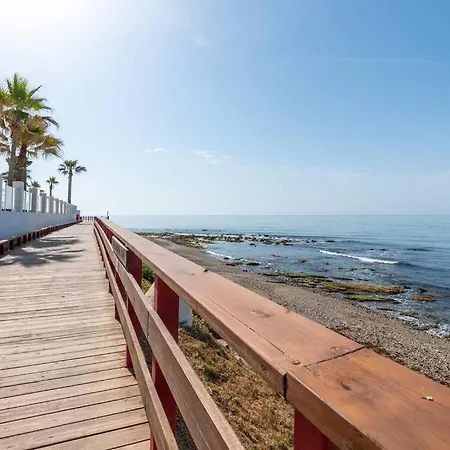 Apartment Beachfront Sea View In Cozy 1br With Pool And Garage Sitio de Calahonda